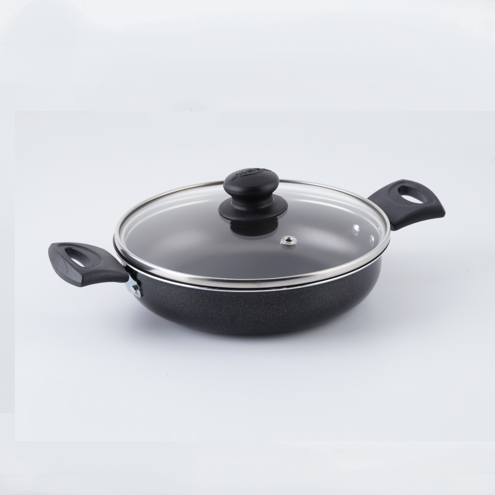 Looking For a Frying Pan With a Lid: A universal lid for all your